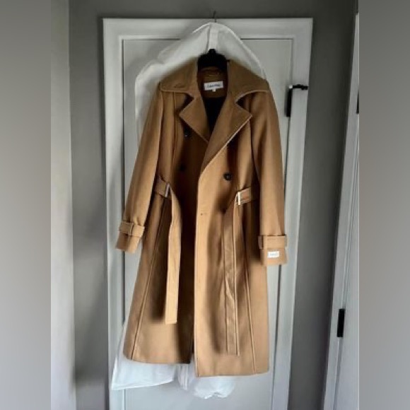 Beige Calvin Klein winter jacket. Size 2. - Picture 4 of 4